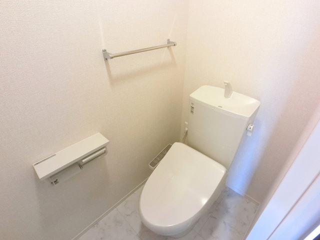 Ｈａｎａ Ｓａｋｕのトイレ|温水洗浄便座付きトイレです。