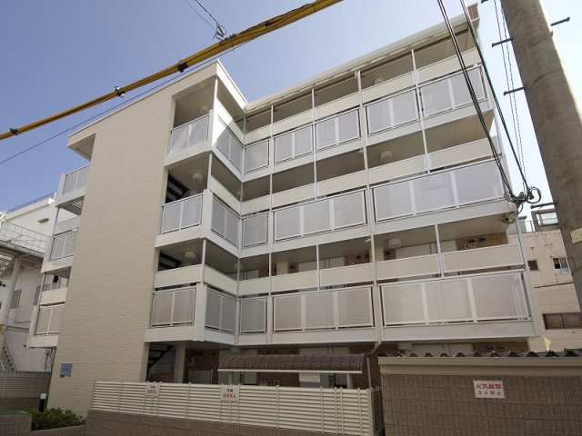 レオパレスウェストシティーの外観