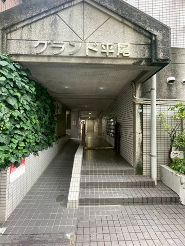 グランド平尾のエントランス