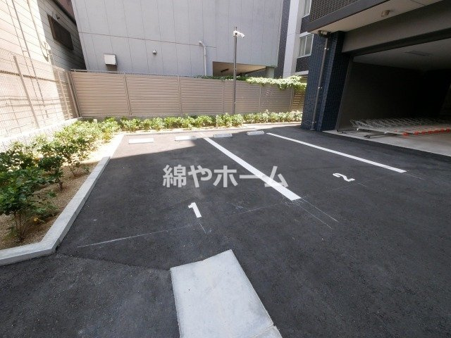 プレサンス桜川グロワールの駐車場|駐車場があるので、車を買う予定の方も安心です