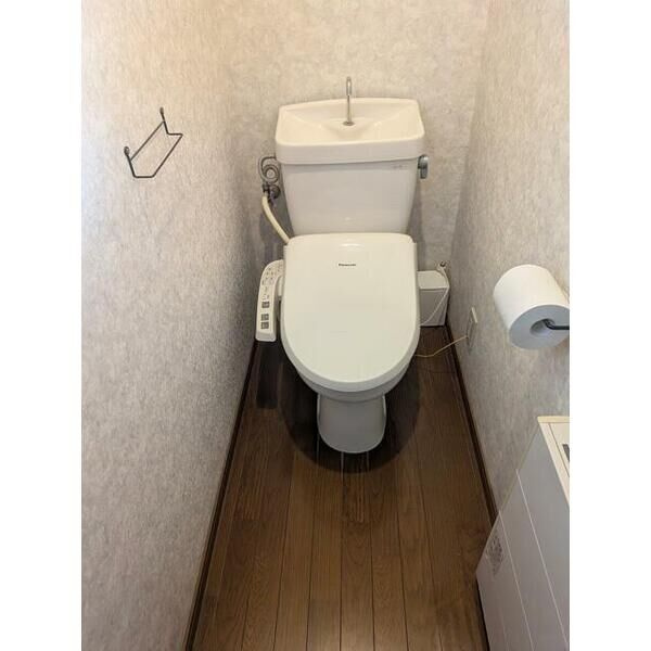 甲田５丁目戸建てのトイレ