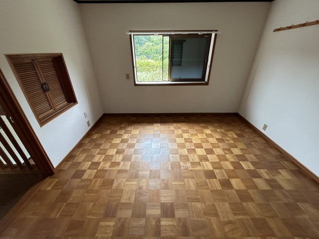 いの町枝川貸家の洋室