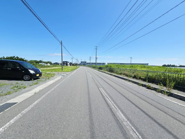 市川町字向谷地前の前面道路含む現地写真