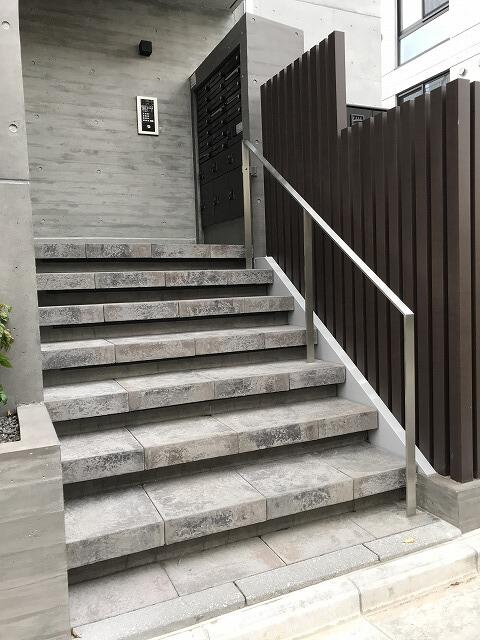 ミレドゥーエ下北沢Ⅰのエントランス