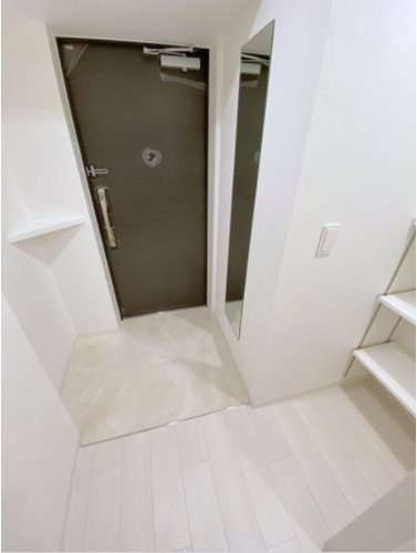 ラ・フォルム鎗屋町の玄関