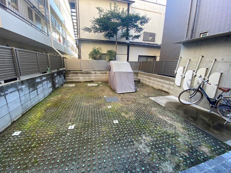 プレール・ドゥーク三軒茶屋の駐車場