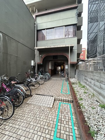 カーサベラ桜川のエントランス