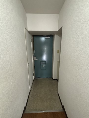 キャピタルハイツ姫里の玄関