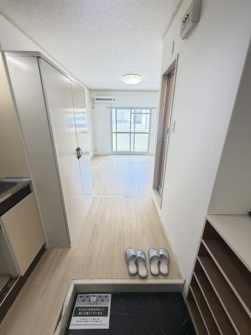 ルーブル西灘の玄関