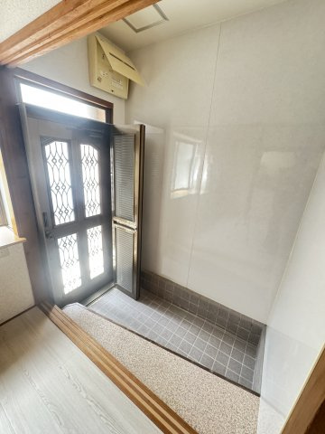 堀切町戸建の玄関
