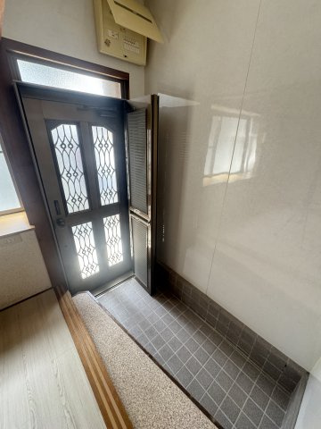 堀切町戸建の玄関
