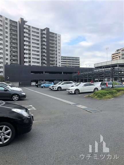 リボンシティコミュニティの駐車場