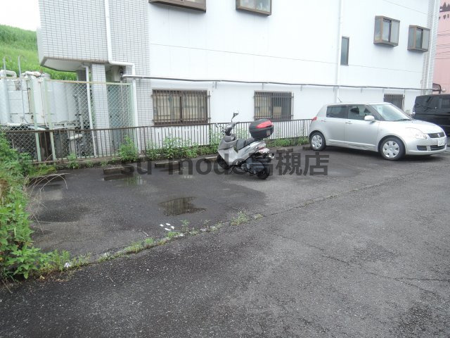 インレットハイツIIの駐車場