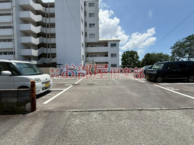 エサキ南ビルの駐車場|駐車場完備です