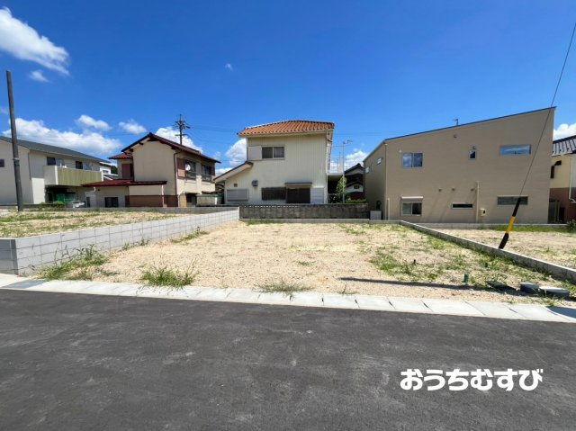 小牧市本庄第8(全14棟)の前面道路含む現地写真
