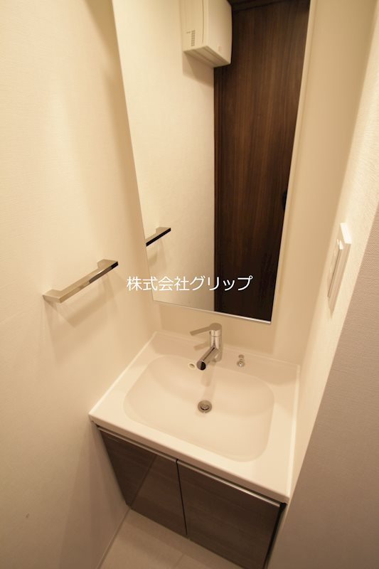 クラリッサ横浜ノワールの独立洗面台