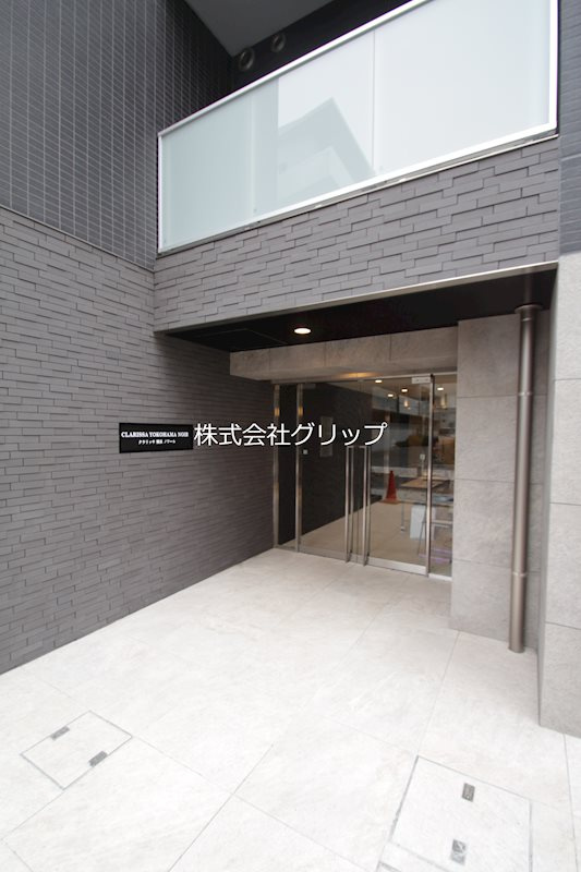 クラリッサ横浜ノワールのエントランス