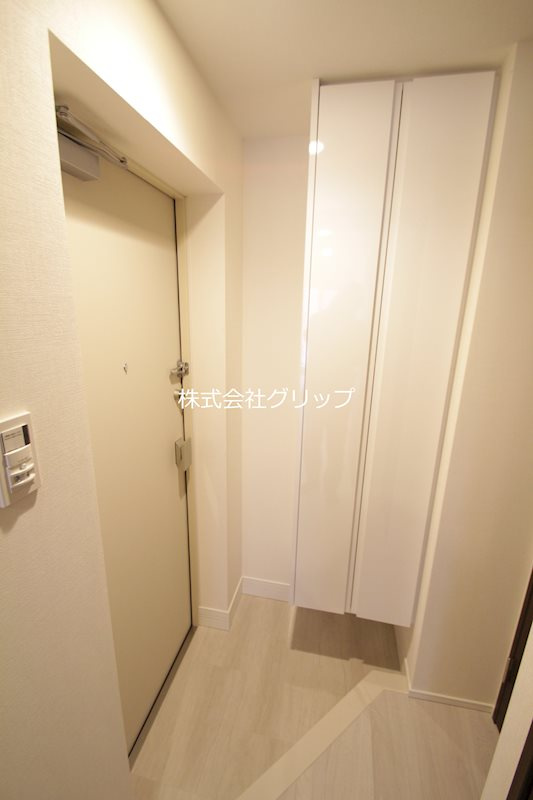 クラリッサ横浜ノワールの玄関