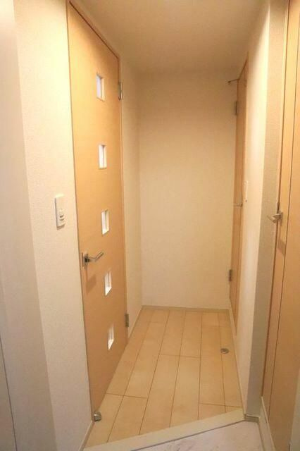 フォーシーズン西が丘の玄関
