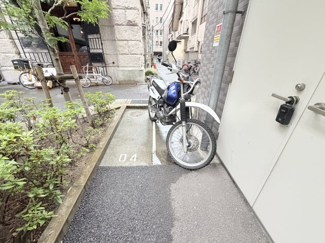 セレニテ神戸元町の駐車場