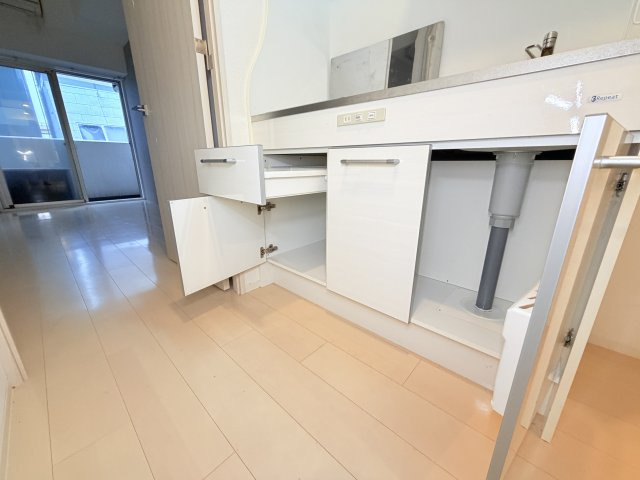 セレニテ神戸元町のキッチン