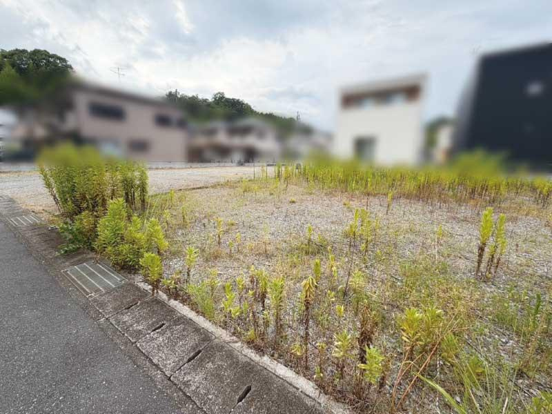 高知市朝倉西町2丁目　①　売土地の前面道路含む現地写真