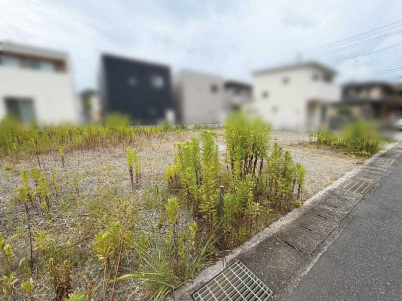 高知市朝倉西町2丁目　①　売土地の前面道路含む現地写真