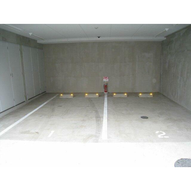 スカイコート押上壱番館の駐車場