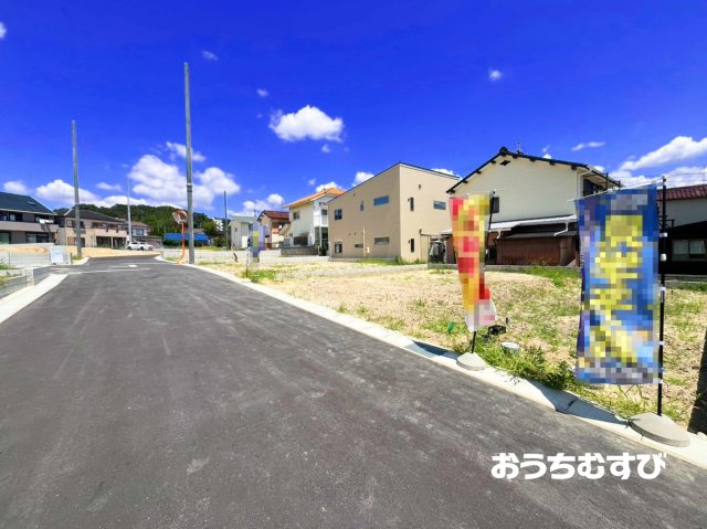 小牧市本庄第8(全14棟)の前面道路含む現地写真