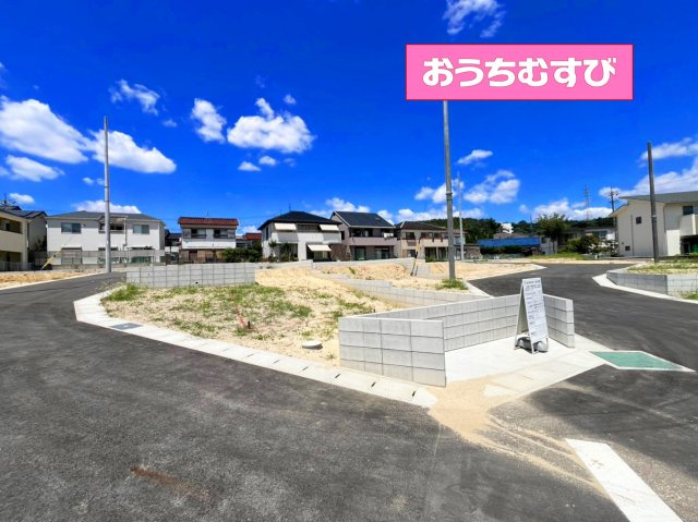 小牧市本庄第8(全14棟)の前面道路含む現地写真