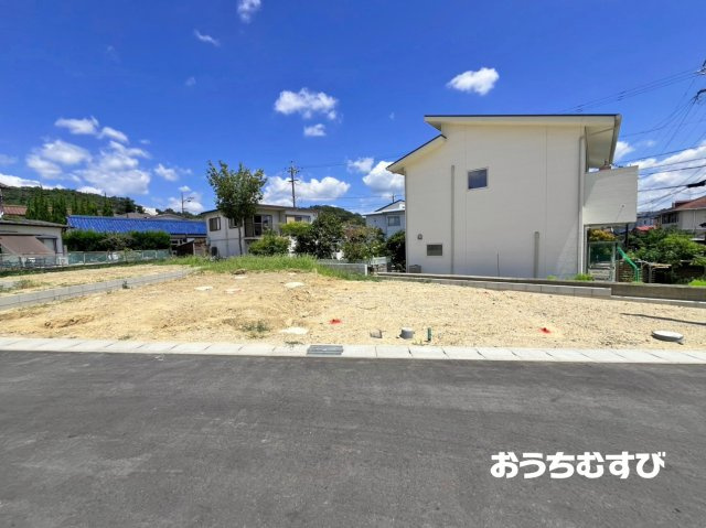 小牧市本庄第8(全14棟)の前面道路含む現地写真