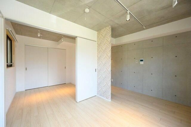 カルージュ要町の居間・リビング