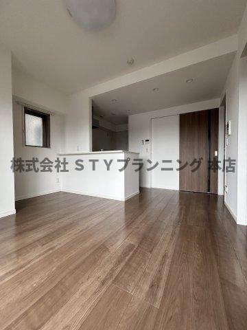 仲介手数料0円！ロータス本陣通の居間・リビング