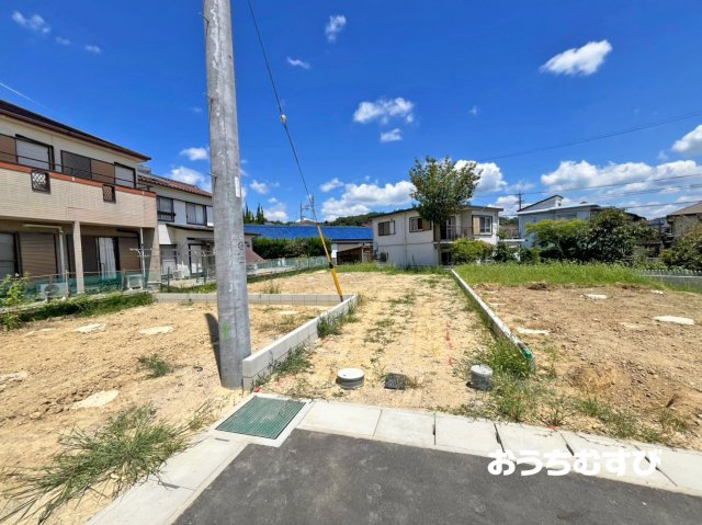 小牧市本庄第8(全14棟)の前面道路含む現地写真