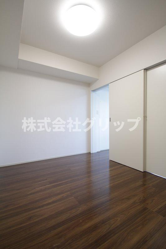 ラグジュアリーアパートメント横浜黄金町の居間・リビング