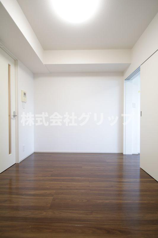 ラグジュアリーアパートメント横浜黄金町の居間・リビング
