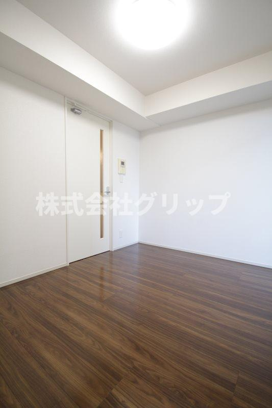 ラグジュアリーアパートメント横浜黄金町の居間・リビング