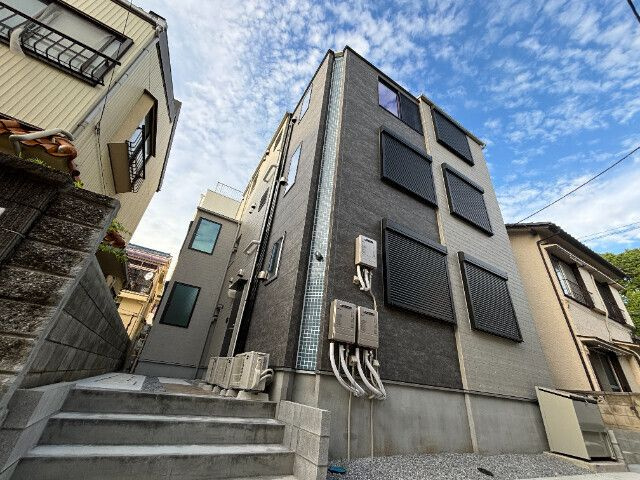 リュクスカーサ梅島の外観