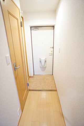 ランデュール逆瀬川の玄関|※反転間取り