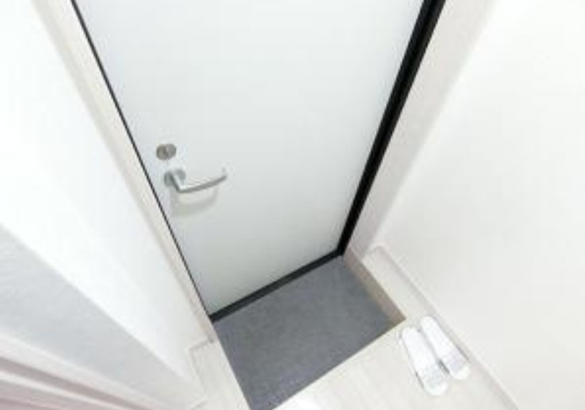 リブ綾瀬の玄関