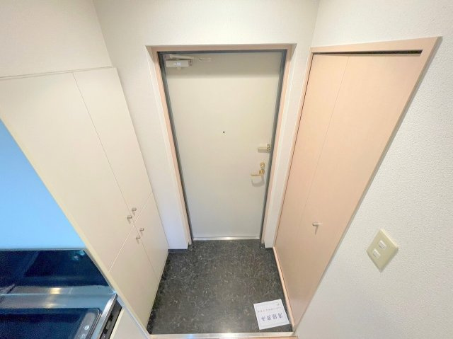 東明マンション新東の玄関