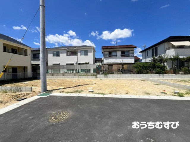小牧市本庄第8(全14棟)の前面道路含む現地写真