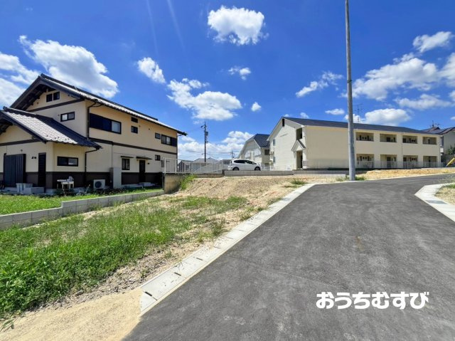 小牧市本庄第8(全14棟)の前面道路含む現地写真