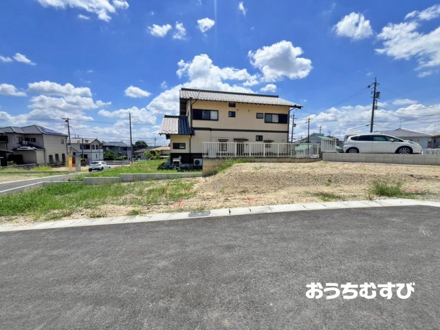 小牧市本庄第8(全14棟)の前面道路含む現地写真