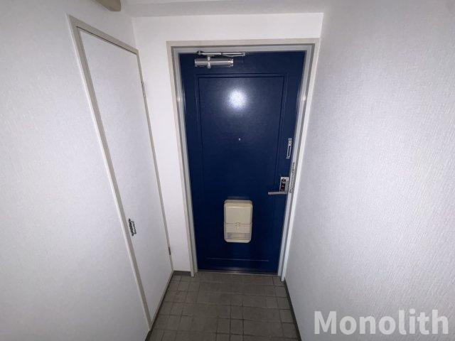 湯川マンション鳳の玄関