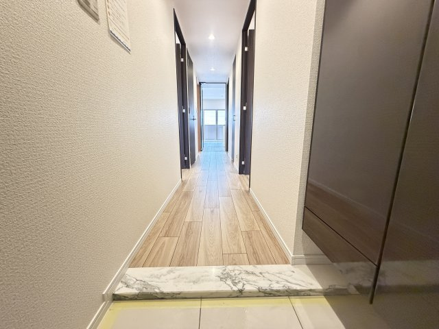メイツ安城リフレビアの玄関