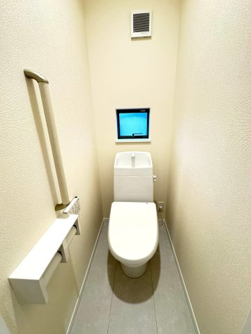新築戸建　三島市平田123番　全1棟　A号棟のトイレ|各階にトイレがあるため、朝の支度もスムーズにすすみます。