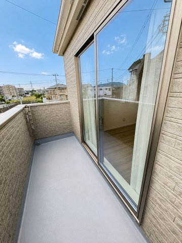 新築戸建　三島市平田123番　全1棟　A号棟のバルコニー|大きなお洗濯物があっても安心のバルコニー。