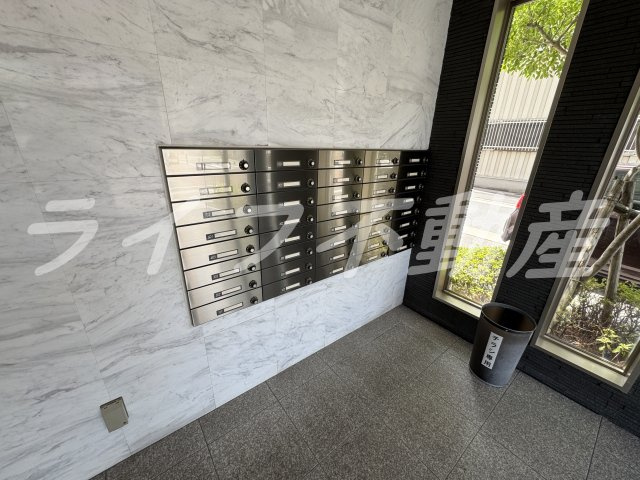 エーデル深江橋のエントランス|建物の内部です