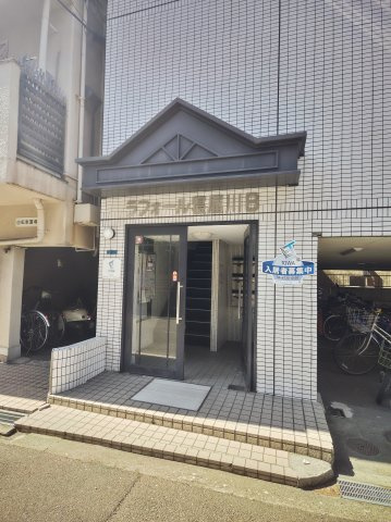 ラフォール寝屋川Bのエントランス